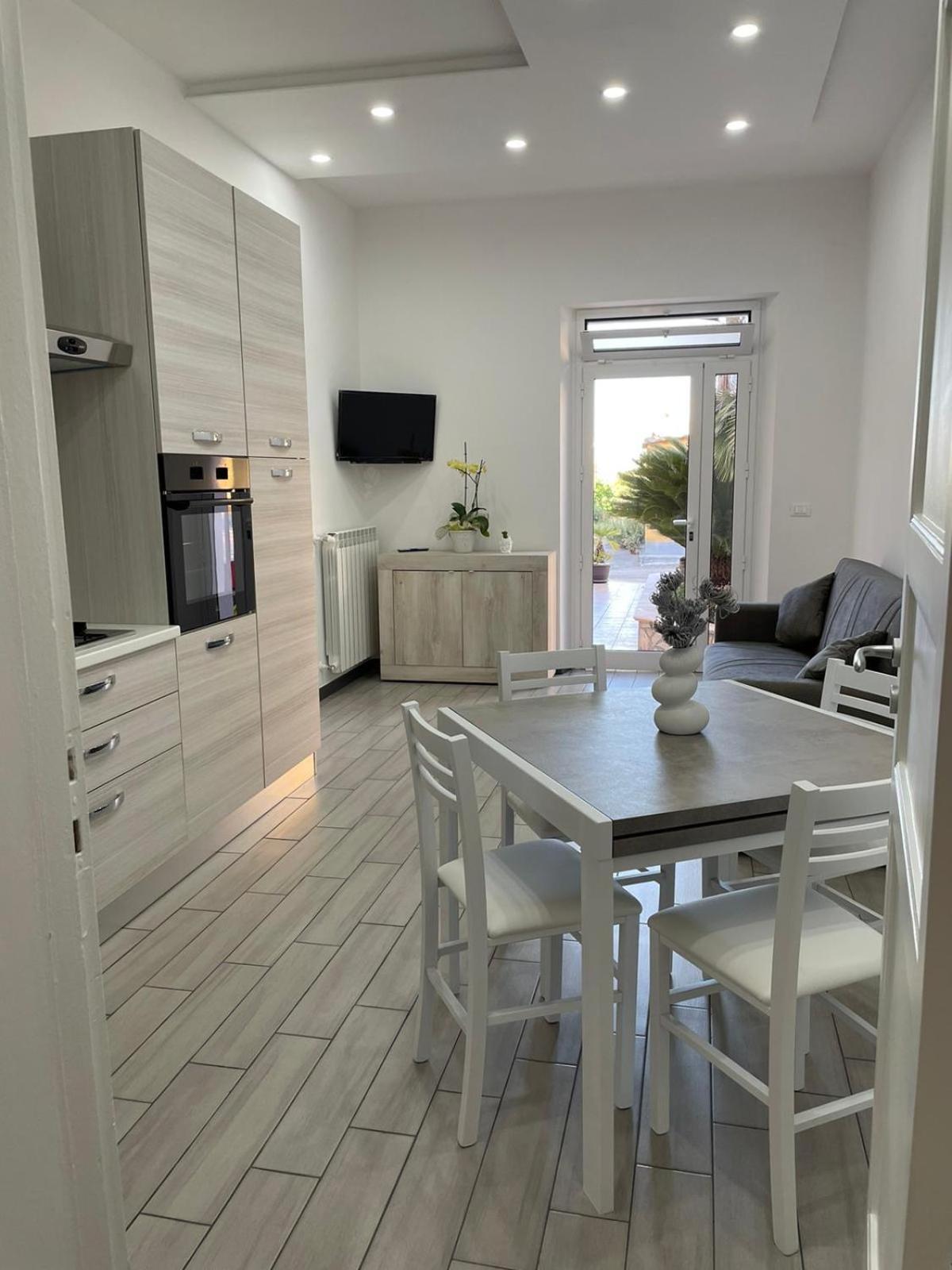 Home La Chiaretta 부세토팔리죨로 외부 사진